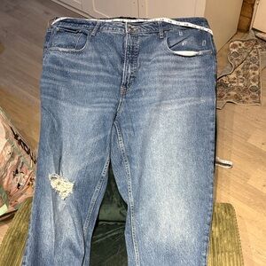 Women’s Straight Leg Jeans in Light Blue Wash